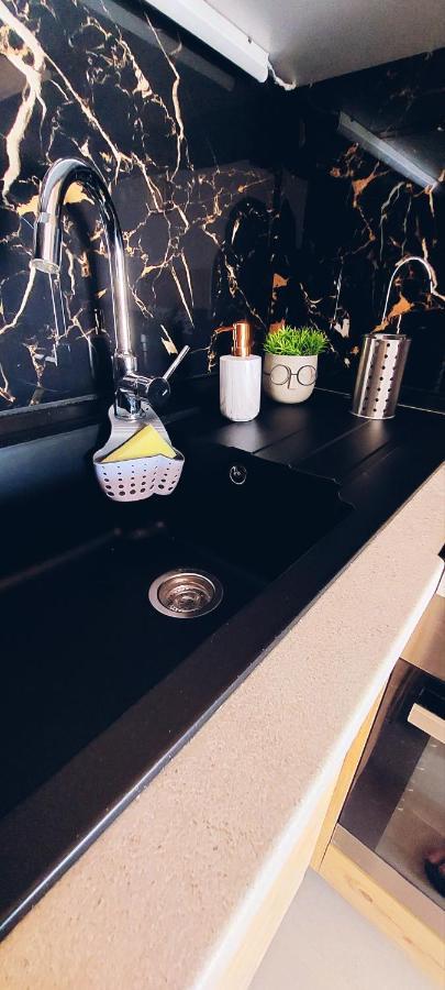 Dráma Black Flox Apartment מראה חיצוני תמונה